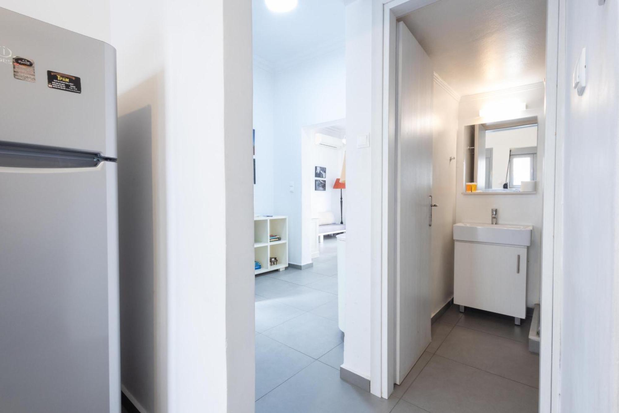 Renovated 5 Bdr House Near Acropolis - New Beds, Terrace & Green Yard 아테네 외부 사진