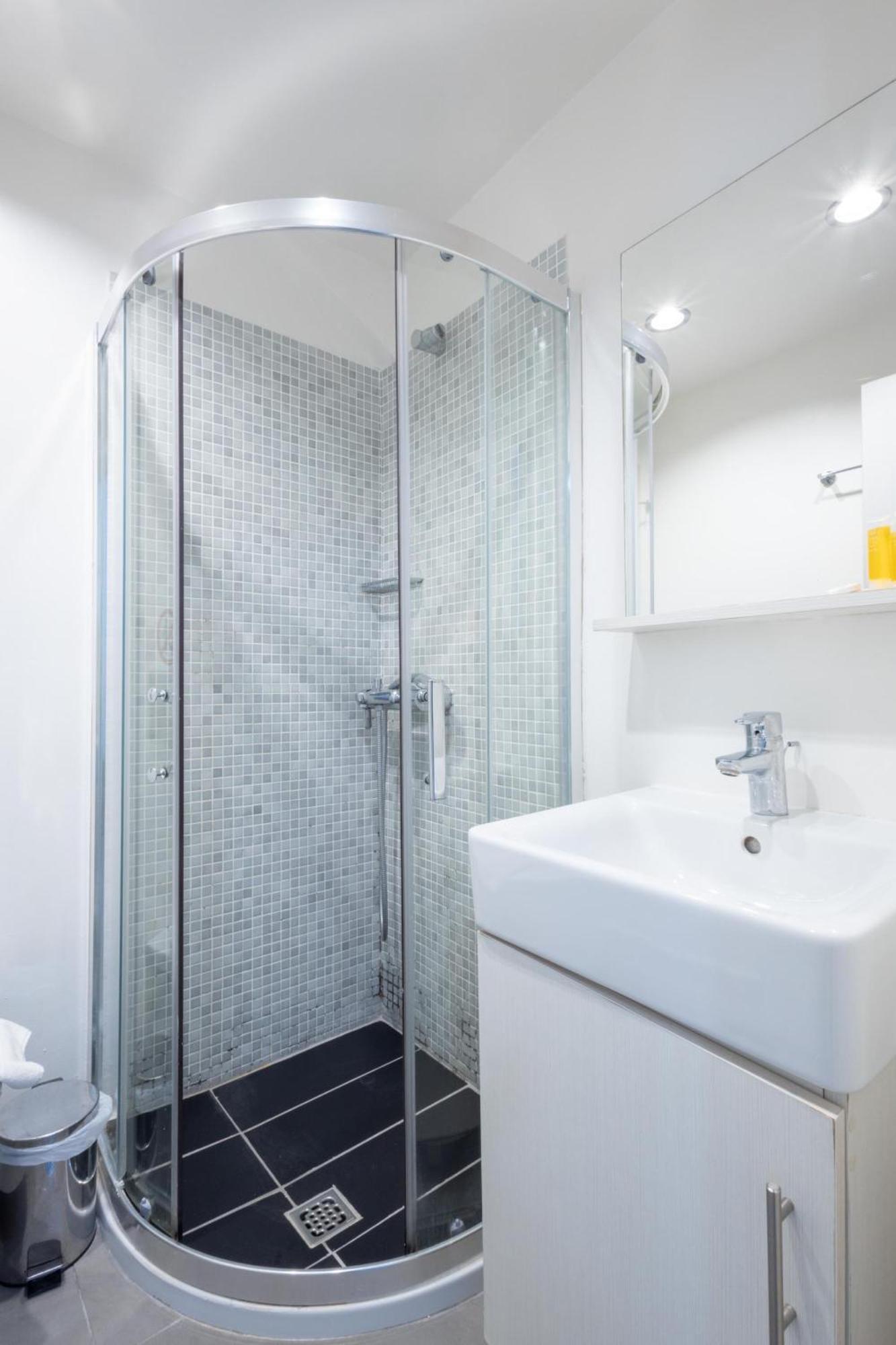 Renovated 5 Bdr House Near Acropolis - New Beds, Terrace & Green Yard 아테네 외부 사진