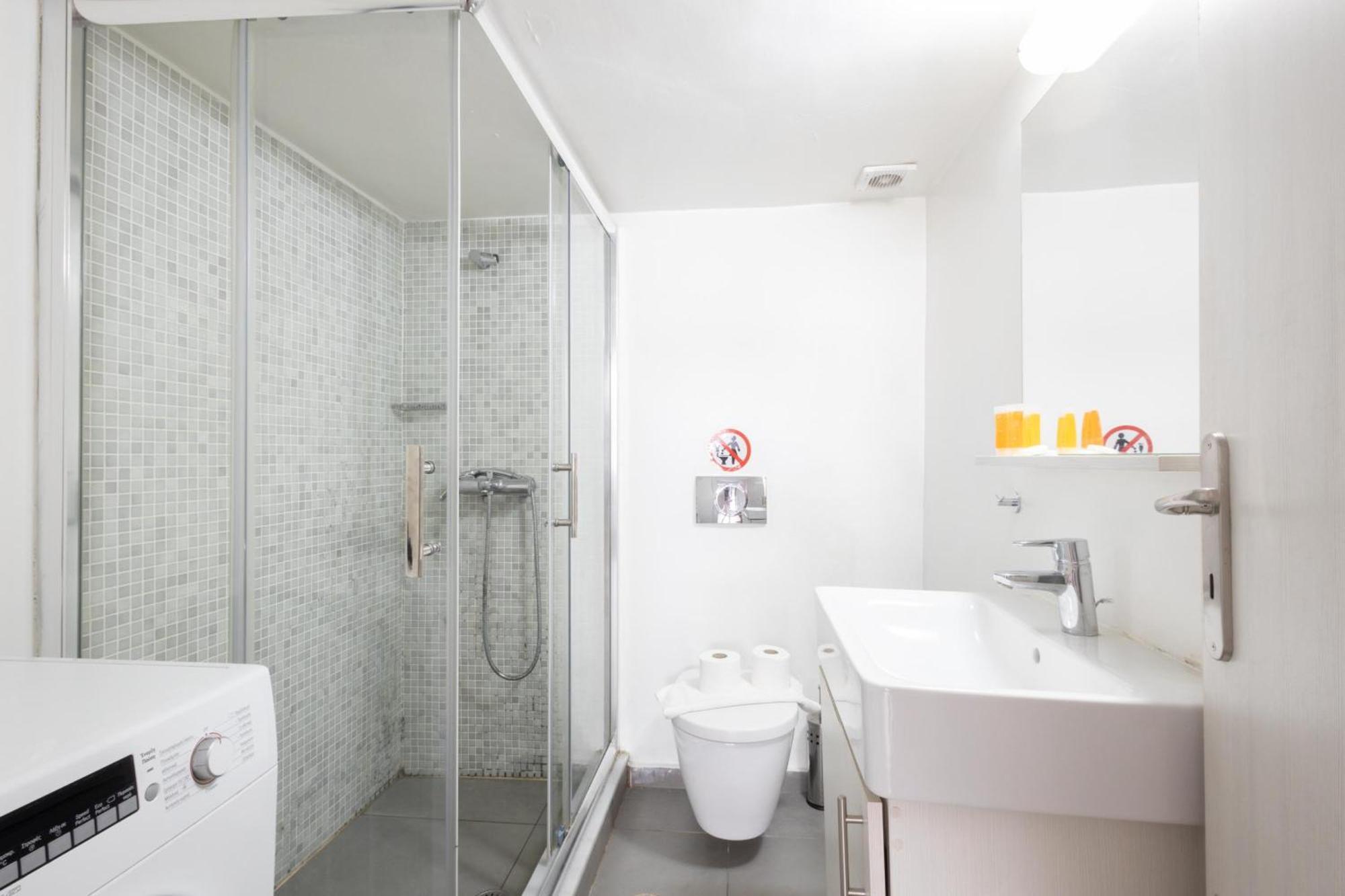 Renovated 5 Bdr House Near Acropolis - New Beds, Terrace & Green Yard 아테네 외부 사진