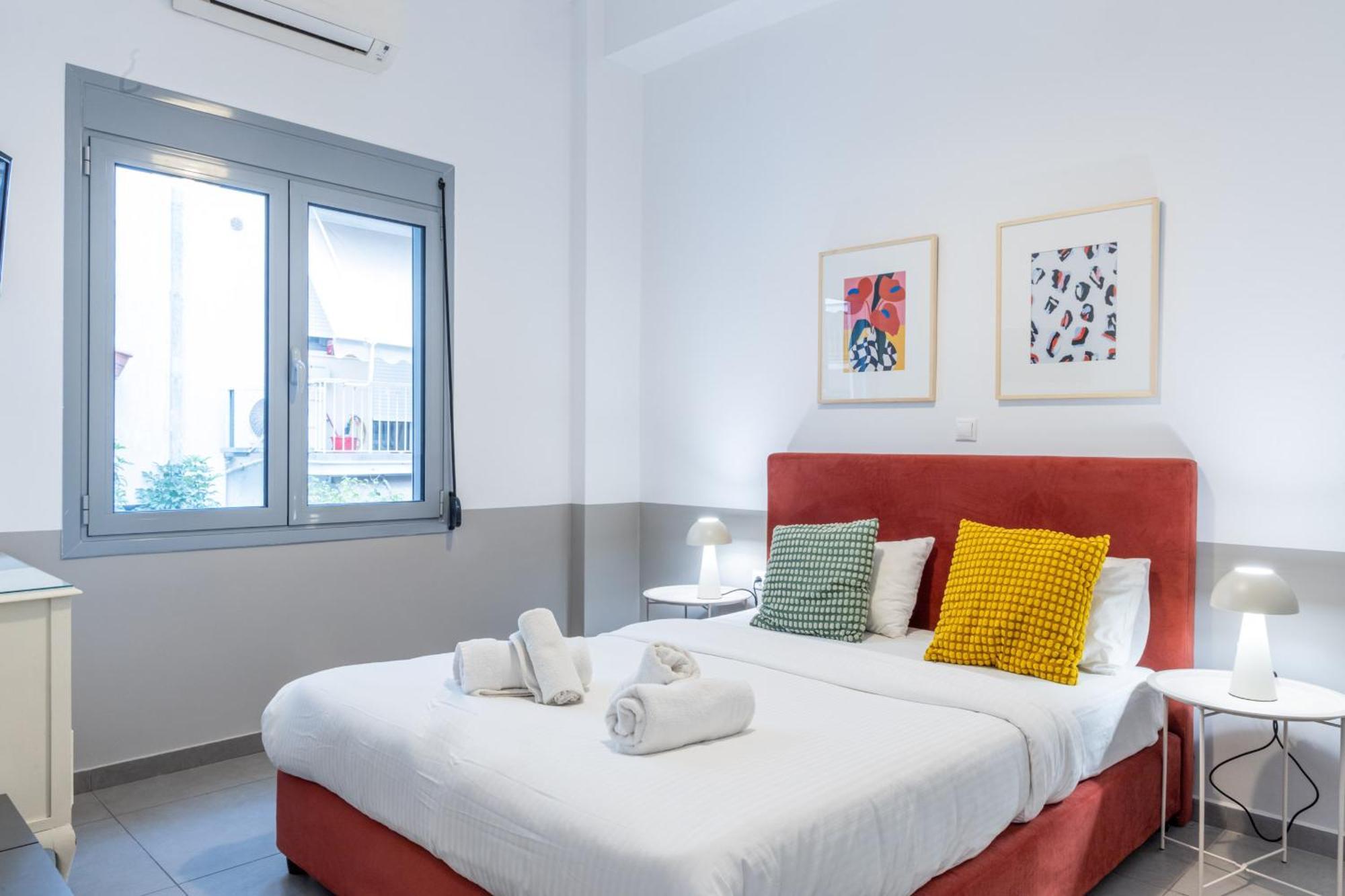 Renovated 5 Bdr House Near Acropolis - New Beds, Terrace & Green Yard 아테네 외부 사진