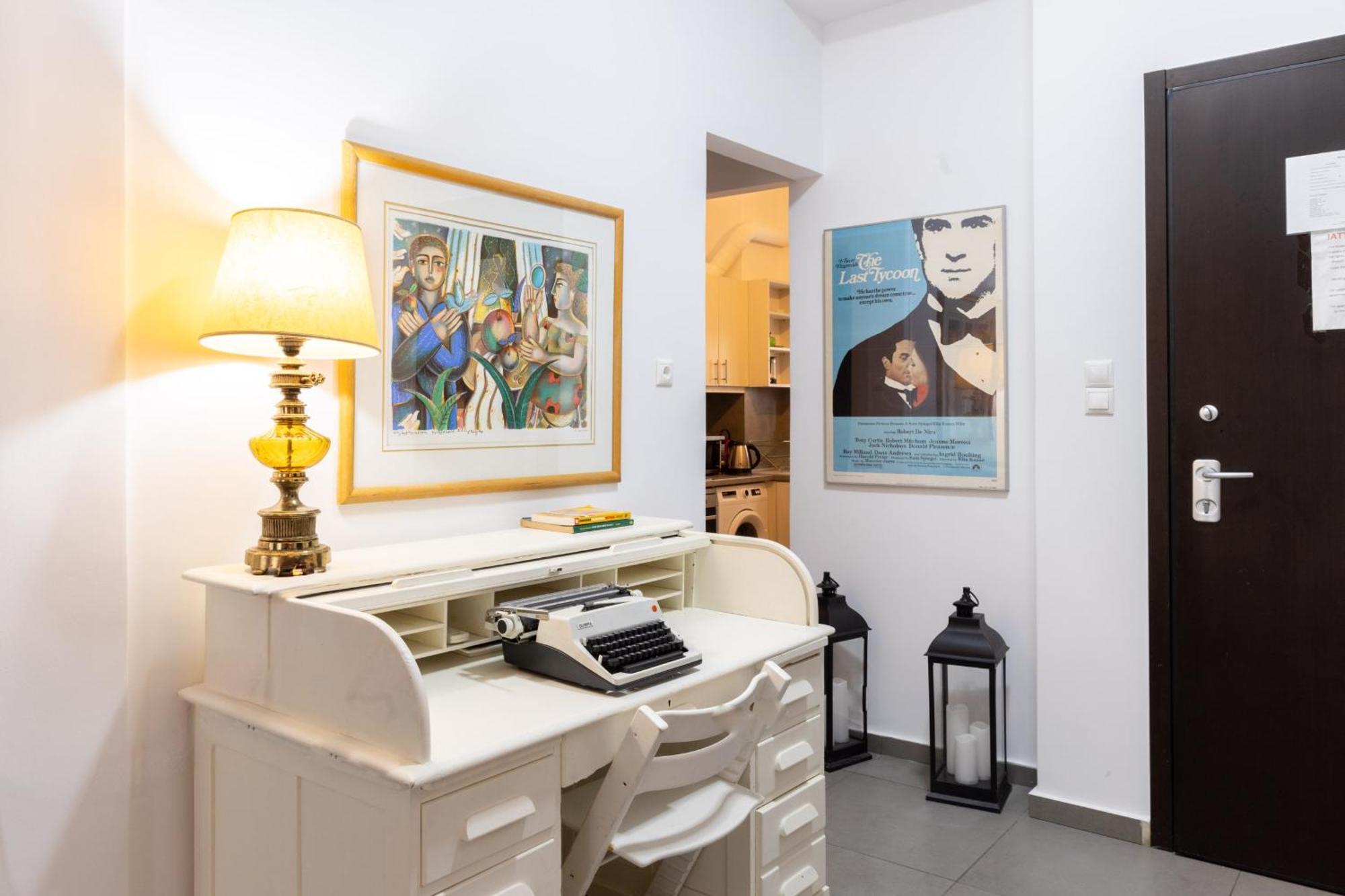 Renovated 5 Bdr House Near Acropolis - New Beds, Terrace & Green Yard 아테네 외부 사진